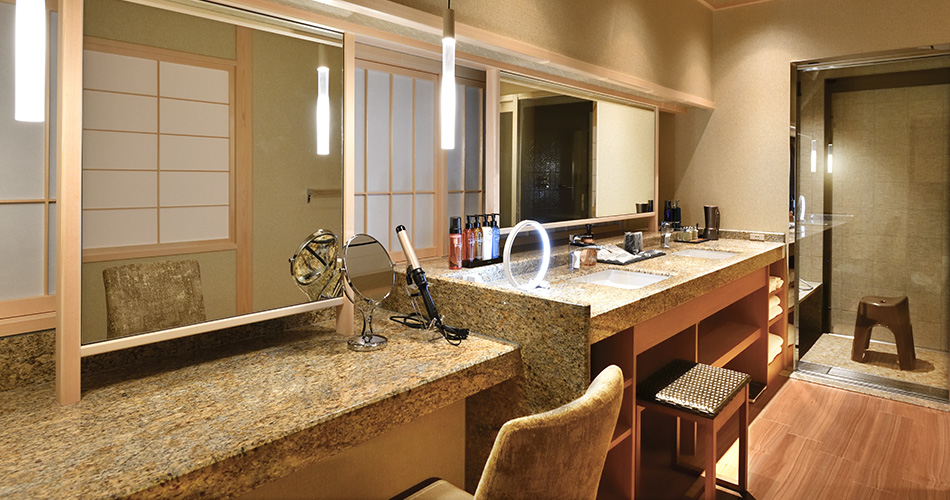 Semi suite with open air bath